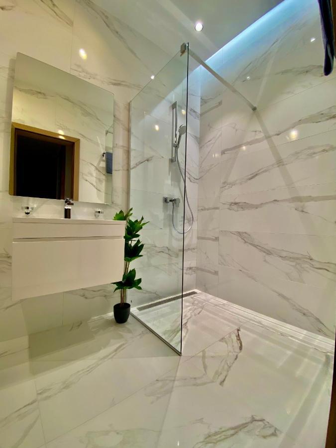 Blancris Boutique Apartment Brasov Ngoại thất bức ảnh