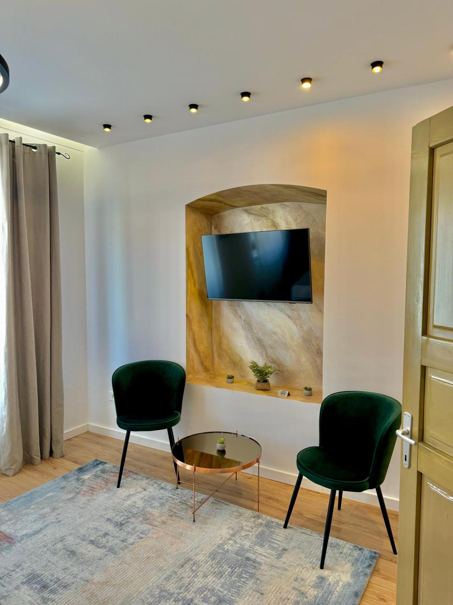 Blancris Boutique Apartment Brasov Ngoại thất bức ảnh