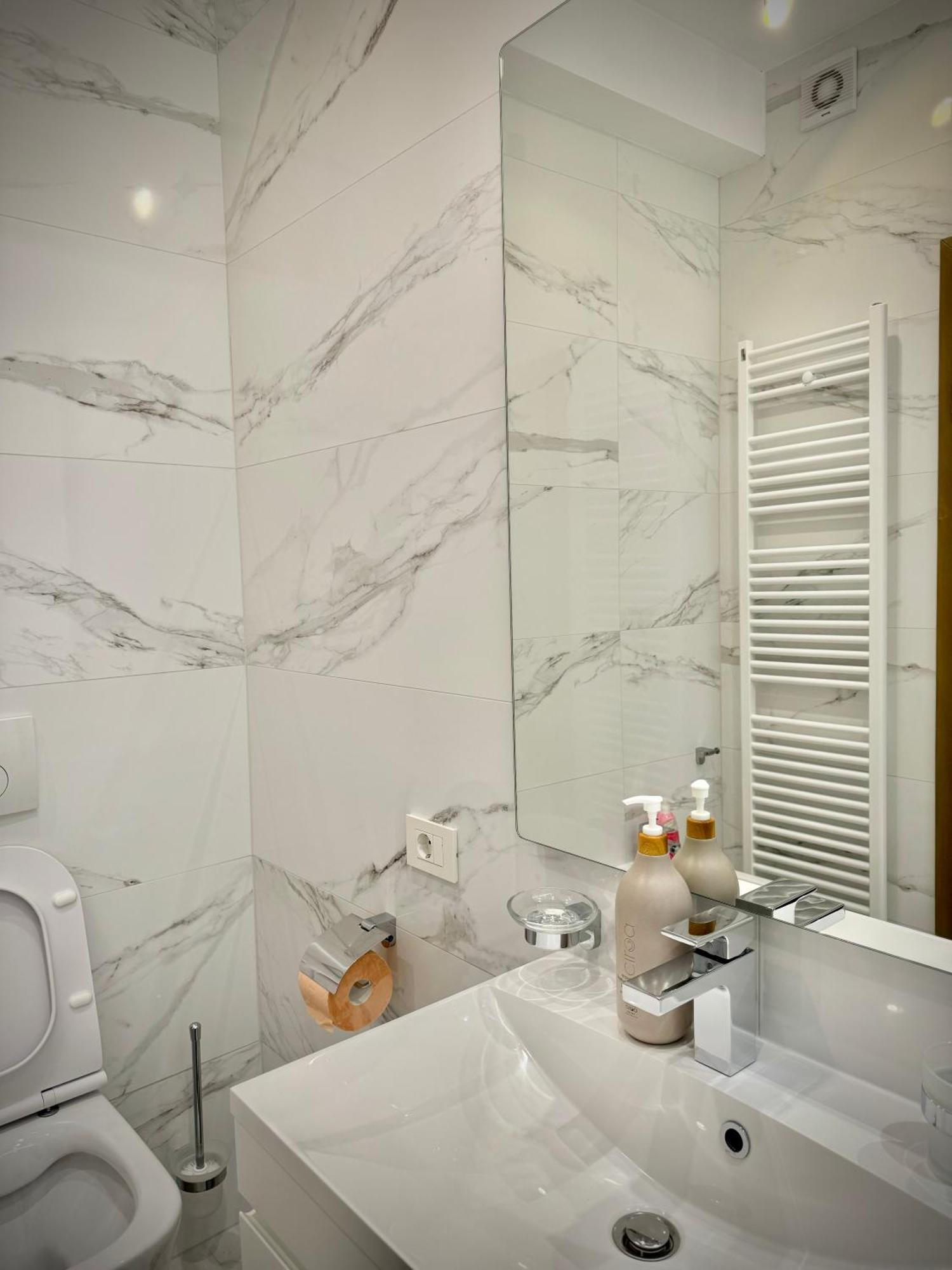 Blancris Boutique Apartment Brasov Ngoại thất bức ảnh