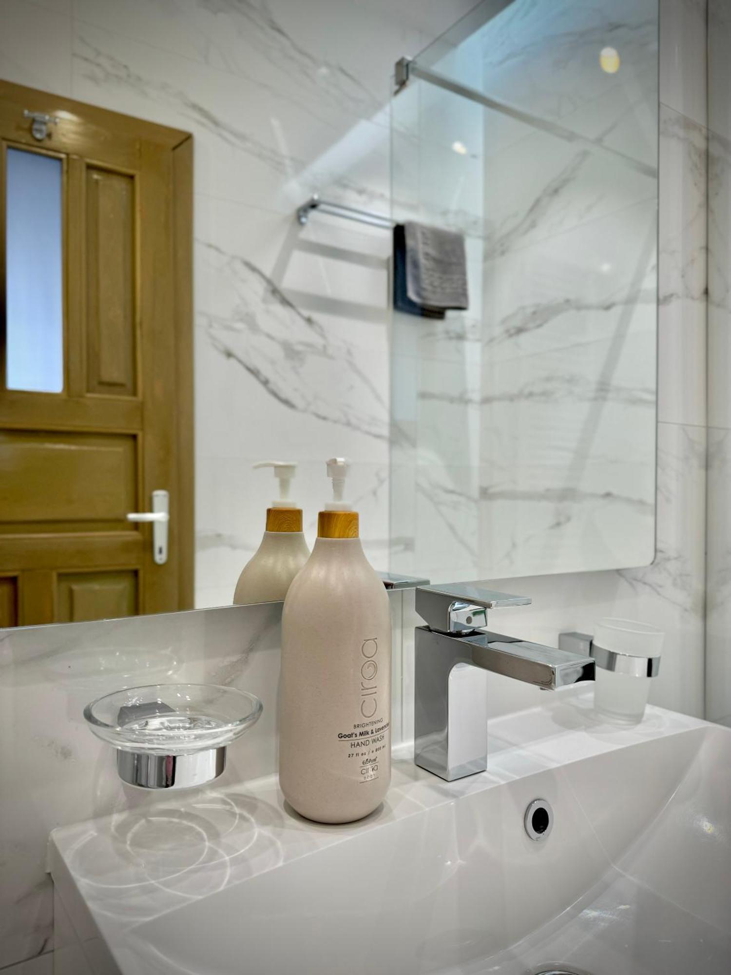 Blancris Boutique Apartment Brasov Ngoại thất bức ảnh